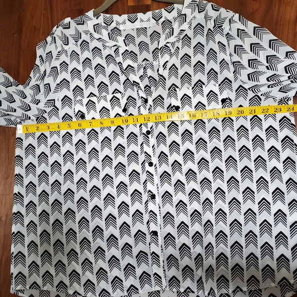 Fun 2 Fun white and black Henley blouse in XL - Picture 3 of 4